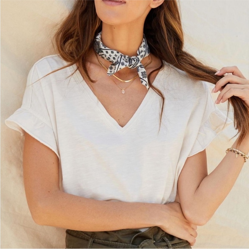 Anthropologie Pilcro flutter sleeve v-neck tee, size M, cream colored